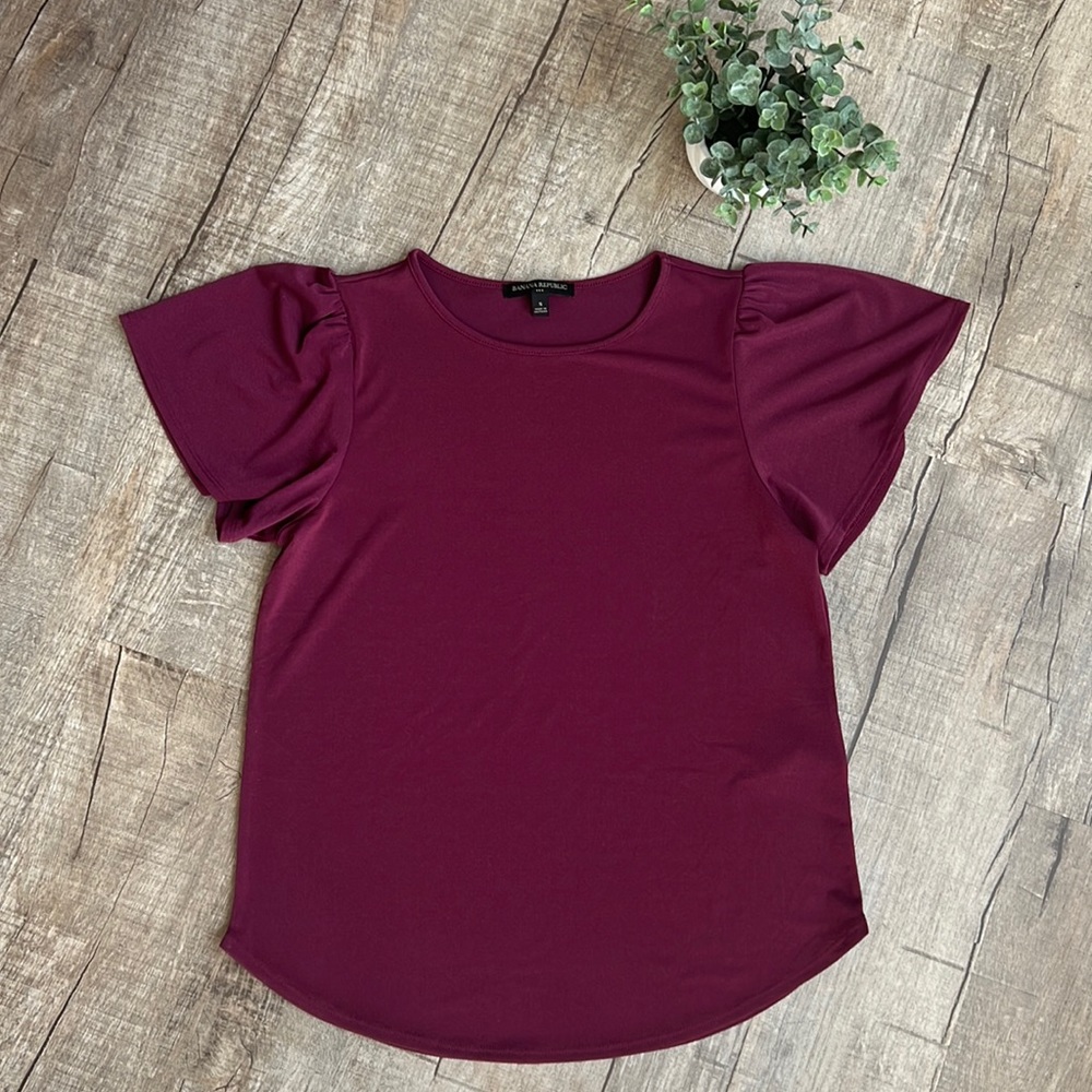 Banana Republic ruffle sleeve blouse size small